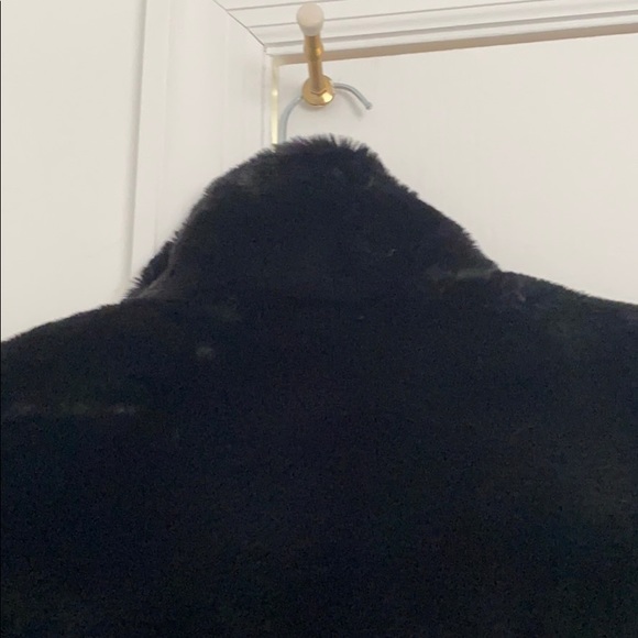 🎉 Host Pick EXPRESS Faux Fur Jacket - Picture 8 of 10